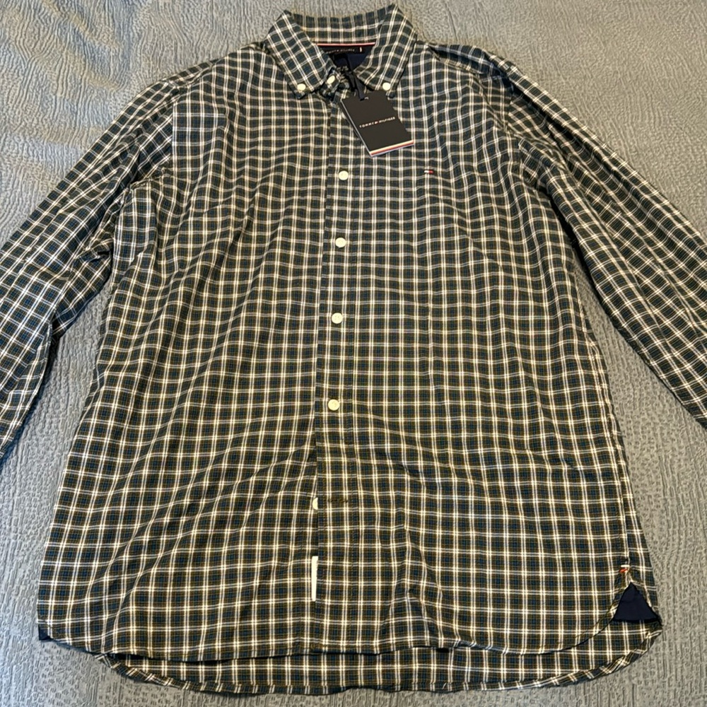 BRAND NEW W TAGS Men’s Tommy Hilfiger button down
